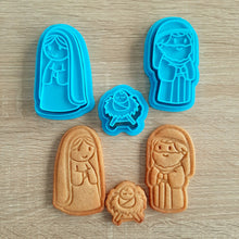 Load image into Gallery viewer, Gingerbread Nativity Stable Cookie Cutter &amp; Stamp Set